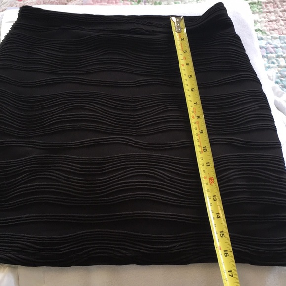 FINAL PRICE DROP Reitmans skirt with subtle ruffle detail - Picture 5 of 6